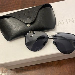 Diff Sunglasses - Jesse James Decker